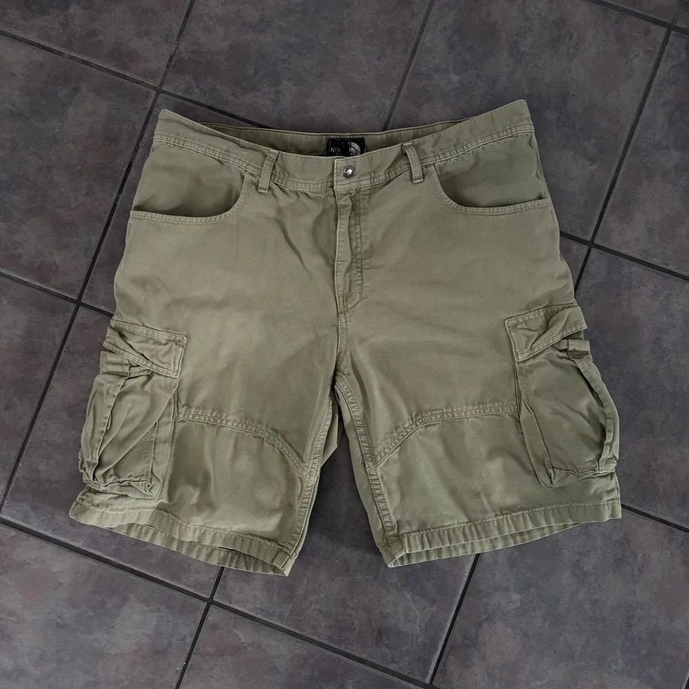 the north face Green Cargo Short Size‎ 40 Regular 100% Cotton